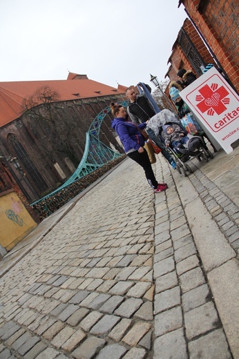 Prezenty dla dzieci i paczki żywnościowe dla najuboższych