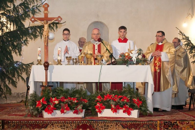 W pierwszej Mszy św. w budującym się kościele wzięli udział nie tylko parafianie, ale także goście