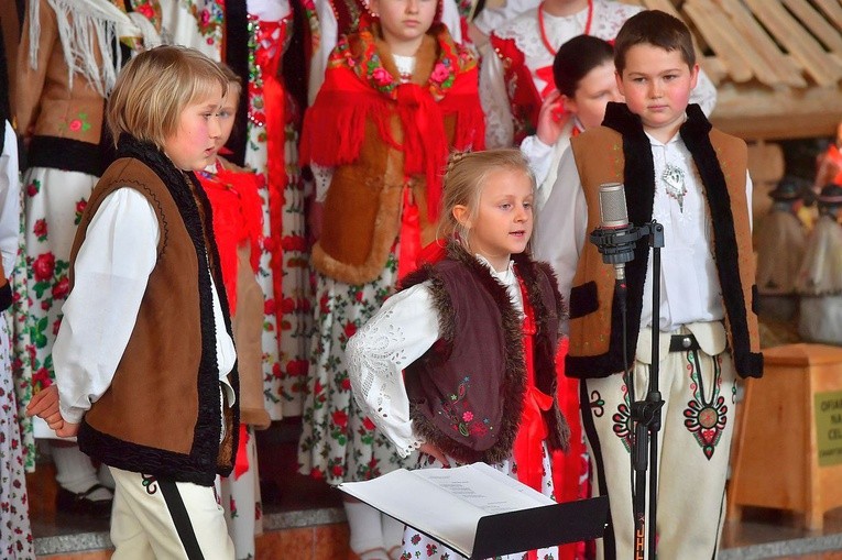 "Wśród nocnej ciszy" z "Turlikami"