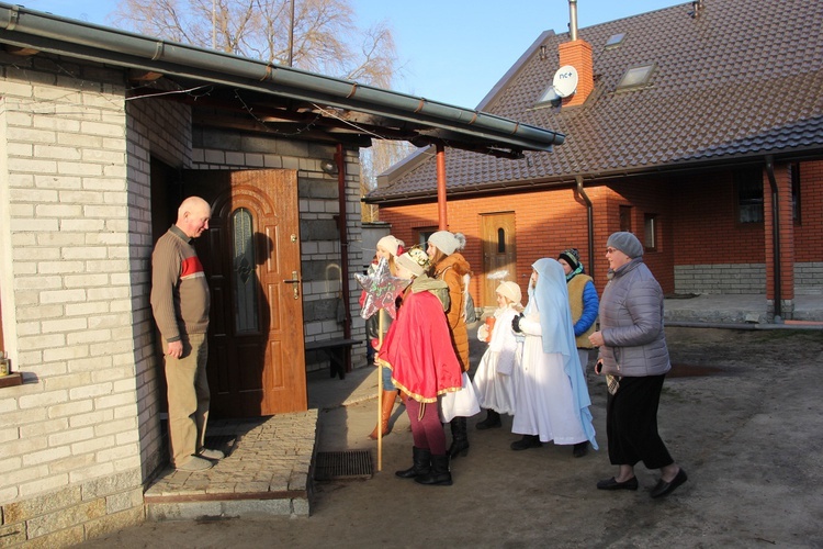 Kolędnicy misyjni z parafii w Złakowie