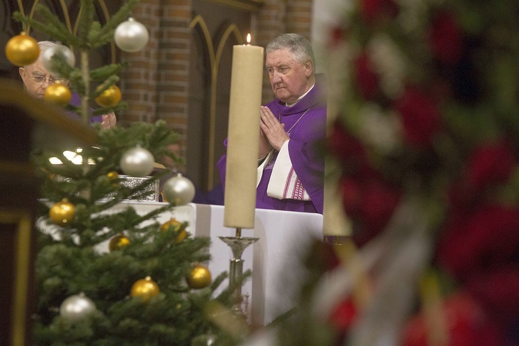 Powiedzcie, że odszedł święty. Pogrzeb bp. Stanisława Kędziory