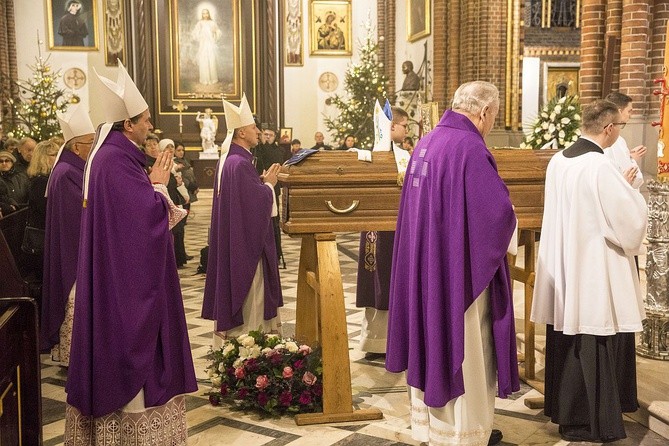 Powiedzcie, że odszedł święty. Pogrzeb bp. Stanisława Kędziory