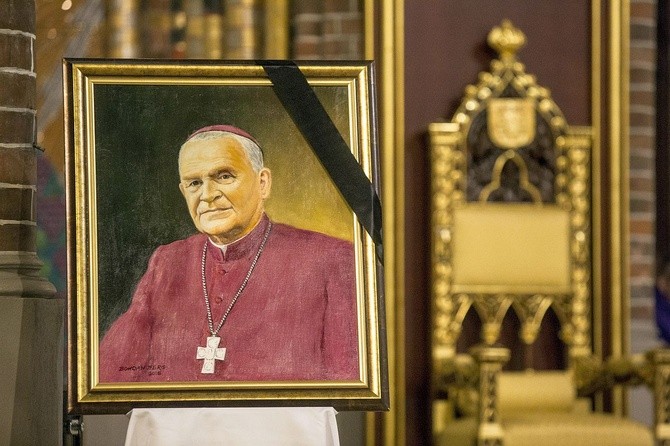 Powiedzcie, że odszedł święty. Pogrzeb bp. Stanisława Kędziory