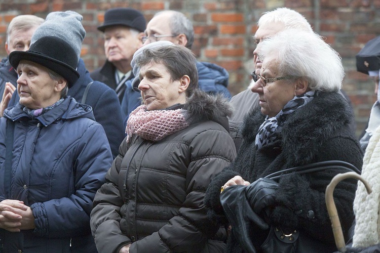 Bp Stanisław spoczął na Cmentarzu Bródzieńskim