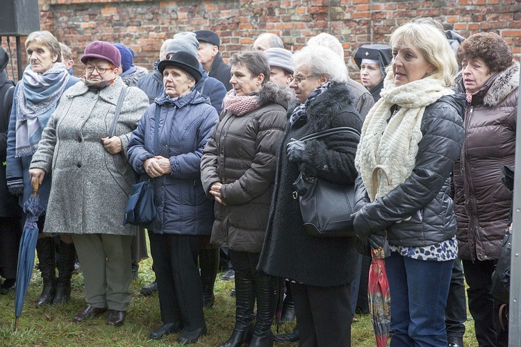 Bp Stanisław spoczął na Cmentarzu Bródzieńskim