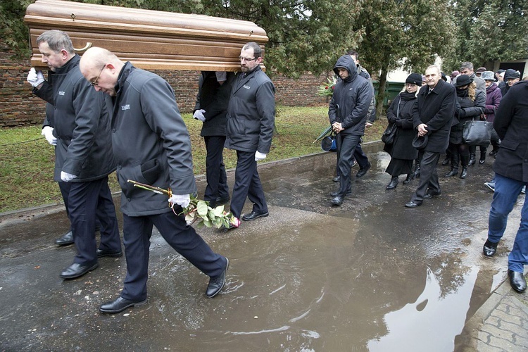 Bp Stanisław spoczął na Cmentarzu Bródzieńskim