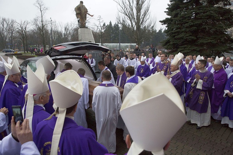 Dopełniał cierpień Chrystusa. Msza św. pogrzebowa