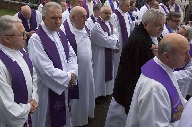 Dopełniał cierpień Chrystusa. Msza św. pogrzebowa