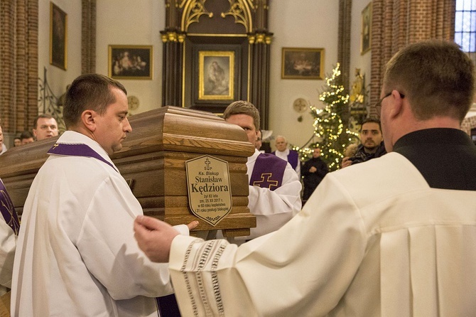 Dopełniał cierpień Chrystusa. Msza św. pogrzebowa