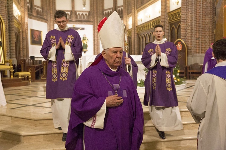 Dopełniał cierpień Chrystusa. Msza św. pogrzebowa