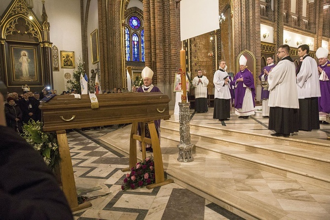 Dopełniał cierpień Chrystusa. Msza św. pogrzebowa