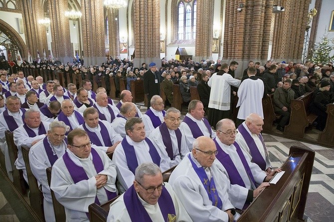 Dopełniał cierpień Chrystusa. Msza św. pogrzebowa