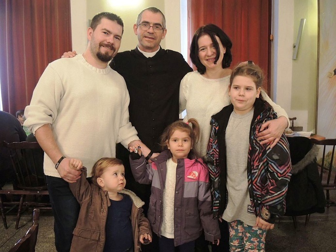 Na spotkanie w Hałcnowie zapraszają DRWaL-owe rodziny z ks. Tomaszem Gorczyńskim