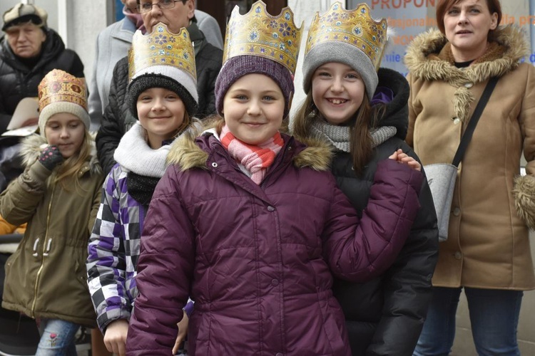 Ponad 2500 osób poszło za mędrcami w Wałbrzychu