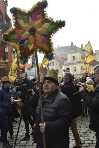 Ponad 2500 osób poszło za mędrcami w Wałbrzychu