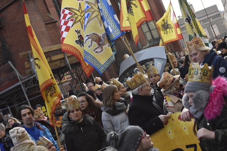 Ponad 2500 osób poszło za mędrcami w Wałbrzychu