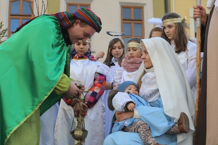 Królewskie dary i pokłon na żywieckim Rynku...