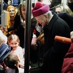 Kolędowanie z abp. Jędraszewskim w tramwaju MPK