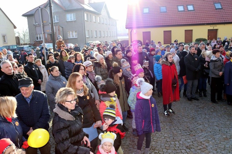 Orszak Trzech Króli drugi raz w Drezdenku 