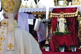 Figura Dzieciątka na stałe wpisała się w katedrze w świętowanie Nowego Roku.