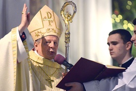 ▲	Uroczyste jubileuszowe błogosławieństwo pasterza dla całej diecezji.