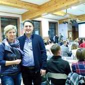 ▲	Danuta i Tomasz Pabianowie mówią, że z Bogiem zmienia się jakość życia małżeńskiego i rodzinnego.