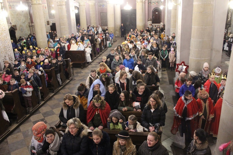 Mali kolędnicy w Płocku