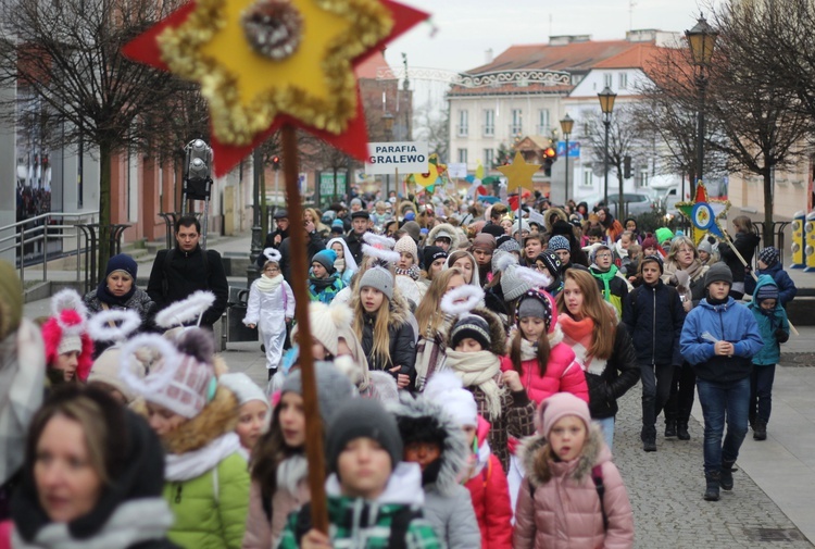 Mali kolędnicy w Płocku