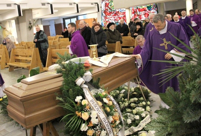 Ostatnie pożegnanie śp. Jacka Oniszczuka SJ