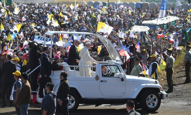 Papież zaatakowany podczas wizyty w Chile? Do informacji odniósł się Watykan