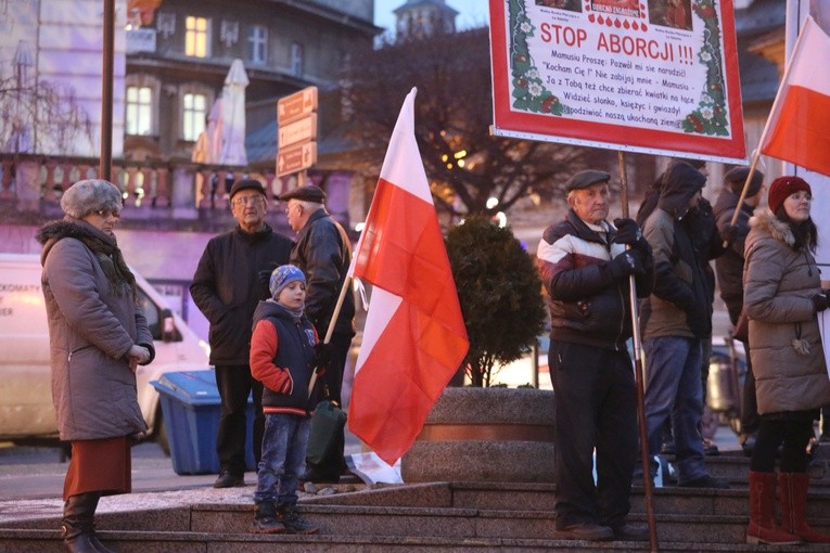 Obrońcy życia pikietowali na placu Chrobrego w Bielsku-Białej