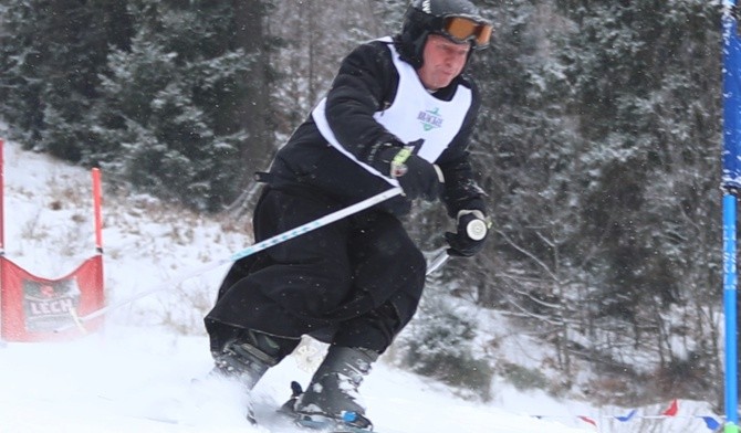 Przejazd w sutannach poprzedził narciarską rywalizacje księżyw Wiśle-Łabajowie