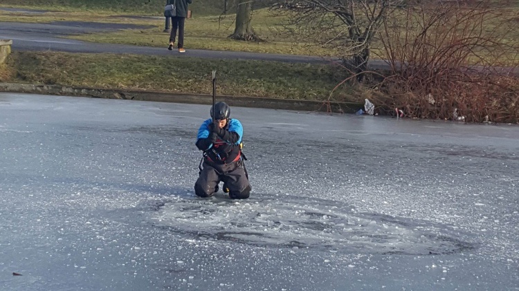 Pokaz ratownictwa na lodzie w Parku Śląskim 