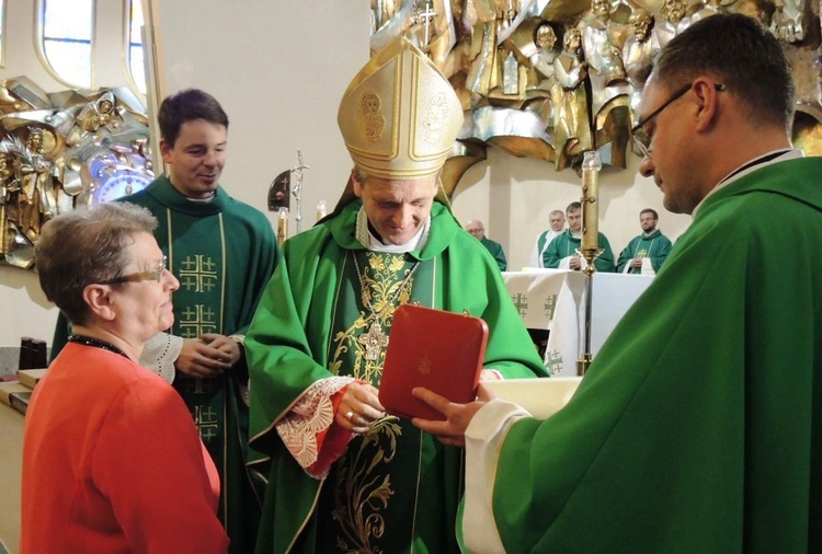 Medal "Pro Ecclesia et Pontifice" dla doktor Anny Byrczek