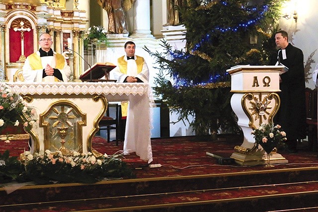 ▲	Nabożeństwo w Kościele katolickim na zakończenie ekumenicznych spotkań.