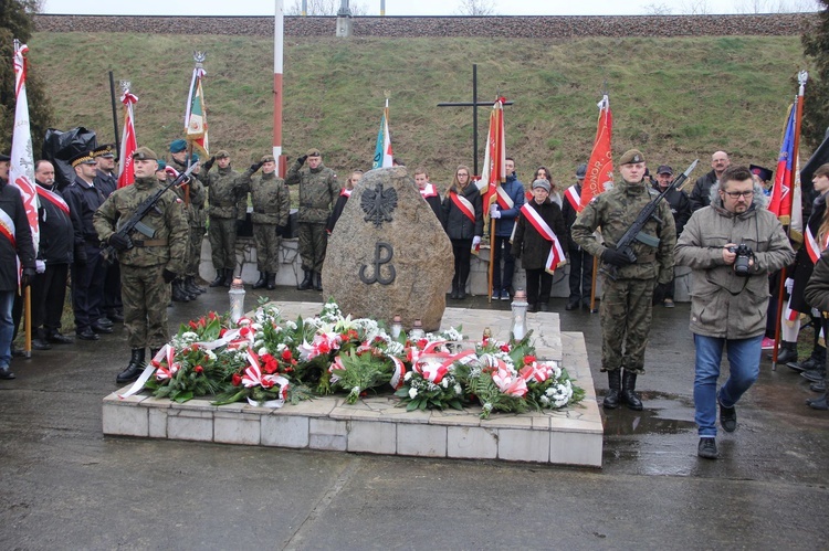 Rocznica rozstrzelania 54 zakładników w Dębicy