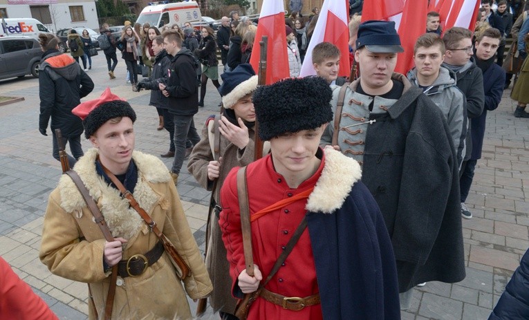 W obchodzie wzięli udział członkowie grup rekonstrukcji historycznej