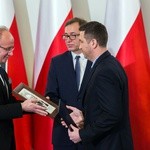 W twarzach, losach tych osób, zawarta jest dramatyczna historia Polski