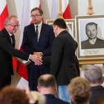 W twarzach, losach tych osób, zawarta jest dramatyczna historia Polski