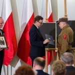 W twarzach, losach tych osób, zawarta jest dramatyczna historia Polski