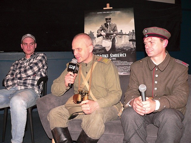 Rekonstruktorzy Piotr Moskwa i Piotr Dymecki oraz operator Kacper Wójcicki poświęcili wiele czasu, by przybliżyć wydarzenia, jakie miały miejsce podczas  I wojny światowej  pod Bolimowem.