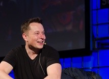 Elon Musk zaprezentował chip mózg-komputer