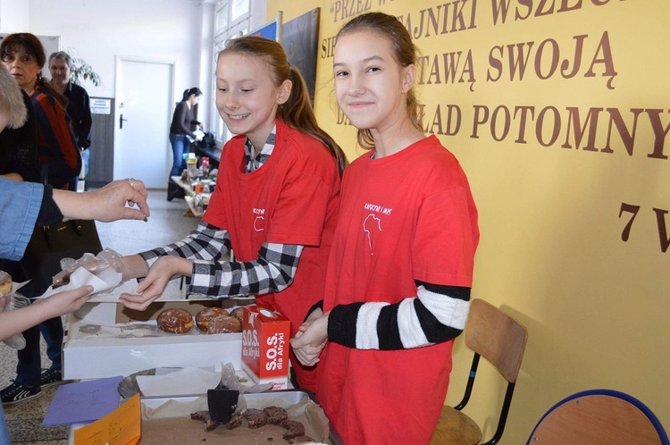 Akcja "Pączek dla Afryki" w Nowym Targu i w Cichem 