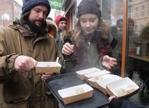 Tradycyjne pyzy sprzed bazaru Różyckiego smakowały wyśmienicie