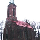 Monumentalna świątynia widoczna jest z daleka.