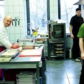 Awokado Lunch Bar zyskał w Krakowie dobrą sławę i jest dumą „Ogniska”. Na zdjęciu od lewej: Darek, Arek, Grzegorz i Paulina.