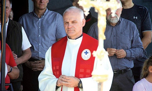 Kapłan na co dzień towarzyszy wspinającym się, m.in. sprawując w ich intencji wypominki w Sokolikach.