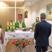 Abp Józef Kupny poświęcił miejsce sprawowania Eucharystii w placówce.