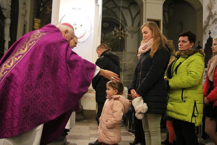 Środa Popielcowa w łowickiej katedrze