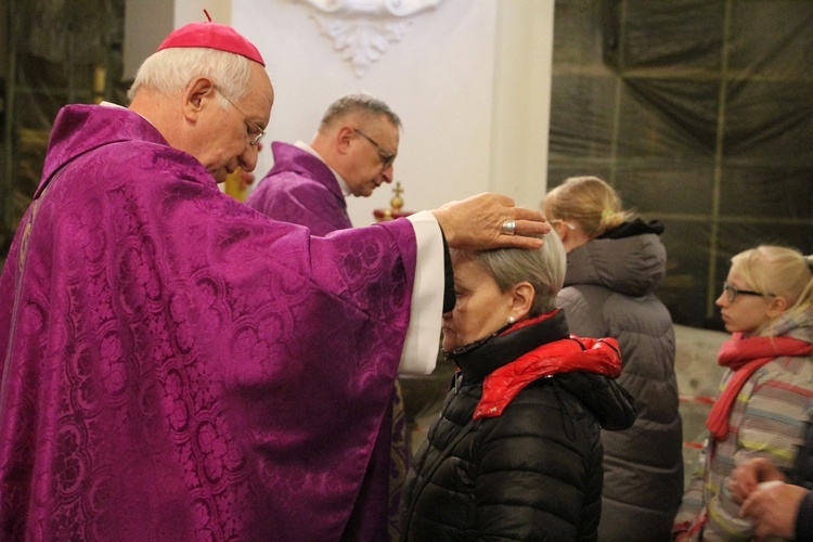 Środa Popielcowa w łowickiej katedrze